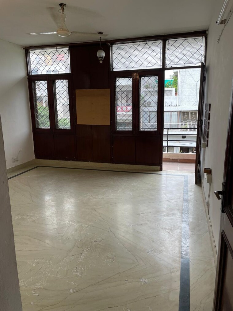 Room, hauz khas 3 Bedroom 200 Sq.Yd. Builder Floor In Hauz Khas Delhi 9564518