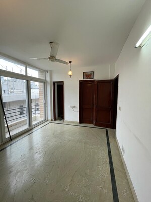 Room in 3 BHK Builder Floor at Hauz Khas – for Rent