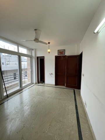 Room in 3 BHK Builder Floor at Hauz Khas – for Rent