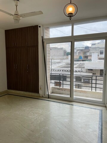 Room in 3 BHK Builder Floor at Hauz Khas – for Rent