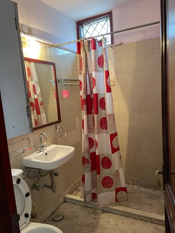 Team Area in 3 BHK Builder Floor at Hauz Khas – for Rent