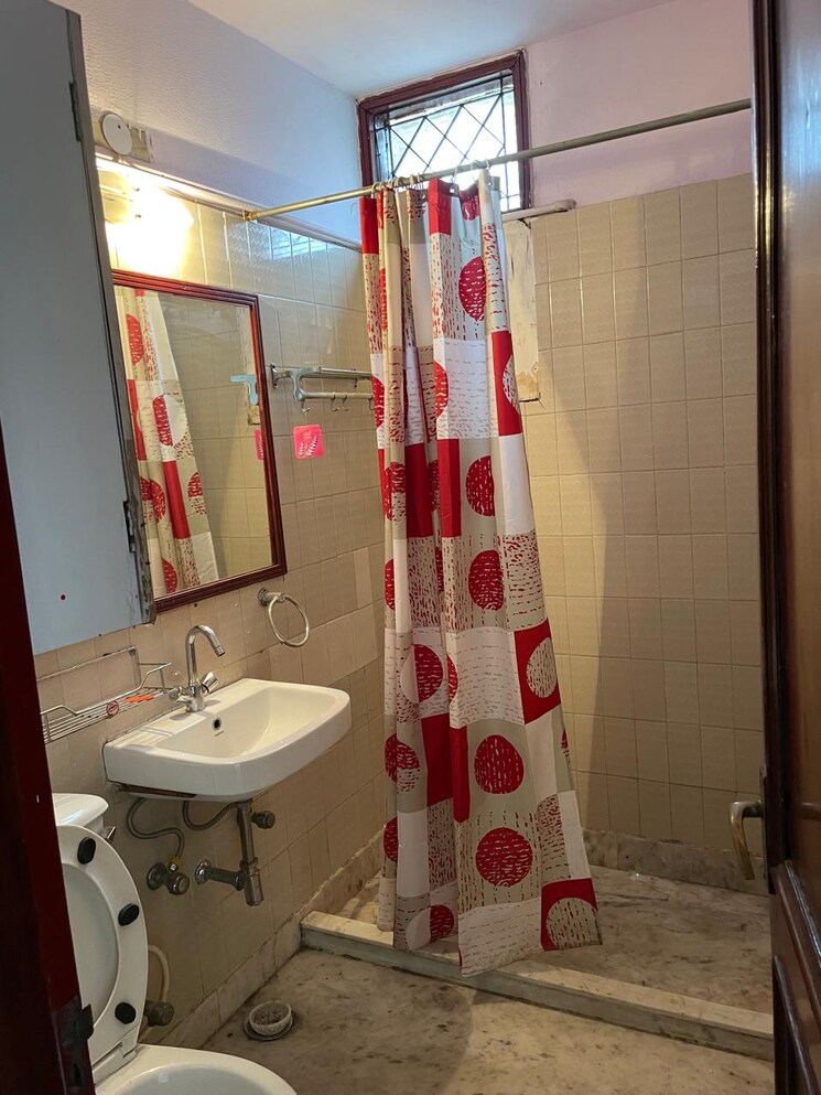 Team Area, hauz khas 3 Bedroom 200 Sq.Yd. Builder Floor In Hauz Khas Delhi 9564518