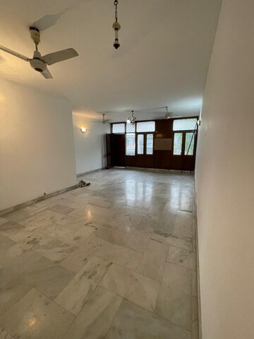 Room in 3 BHK Builder Floor at Hauz Khas – for Rent