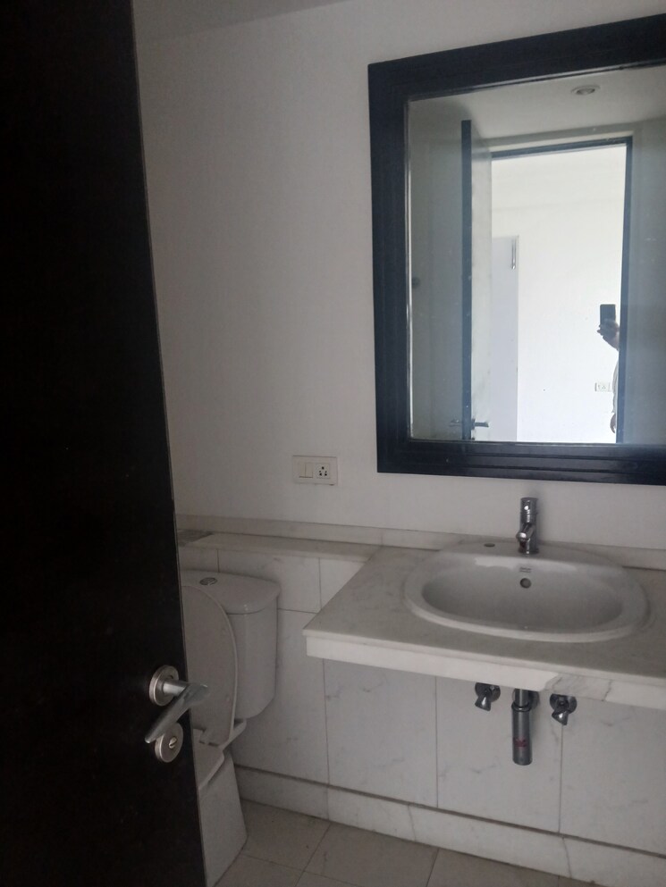 Bathroom, hiranandani-adalia-a 3.5 Bedroom 2175 Sq.Ft. Apartment In Powai Mumbai 9564538