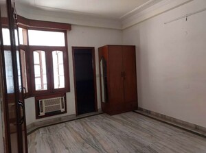 Room in 4 BHK Builder Floor at Uday Park – for Rent