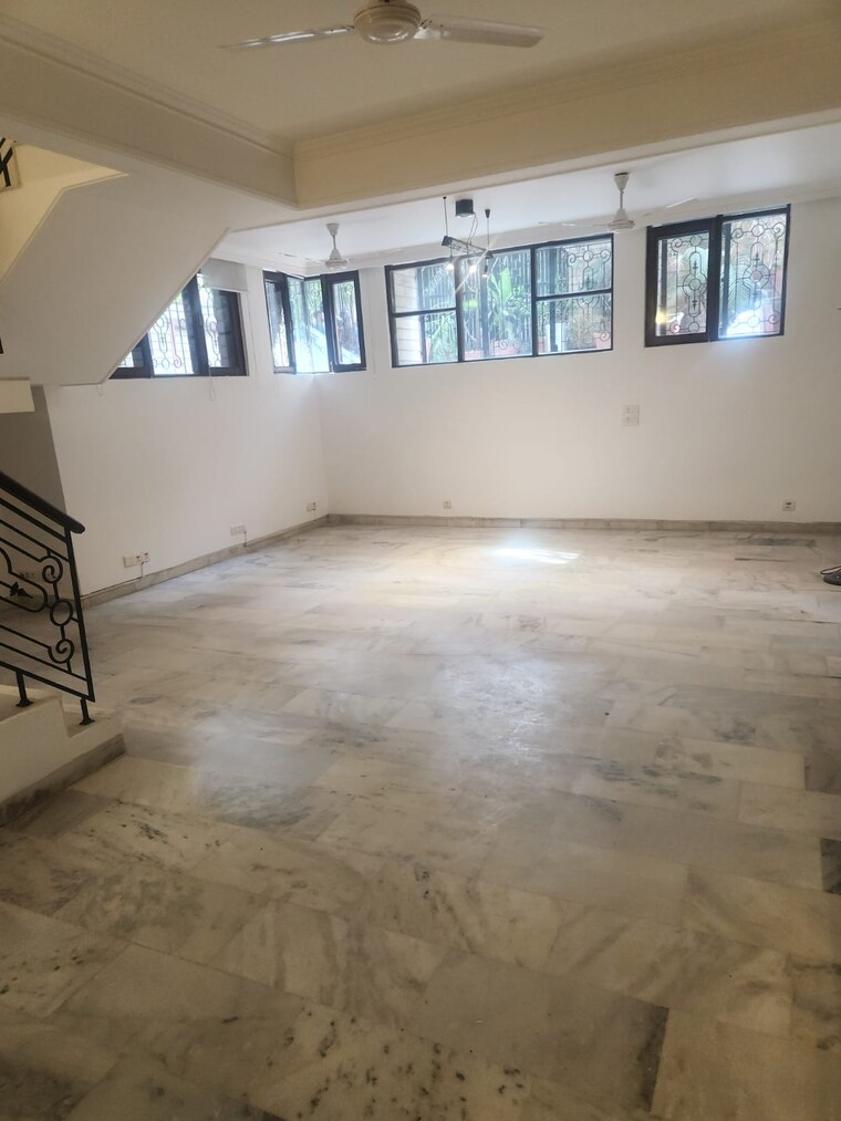 Room, uday park 4 Bedroom 400 Sq.Yd. Builder Floor In Uday Park Delhi 9564559