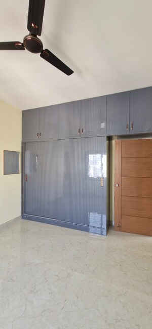 Room in 3 BHK Builder Floor at Kondapur – for Rent