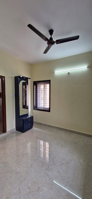 Room in 3 BHK Builder Floor at Kondapur – for Rent