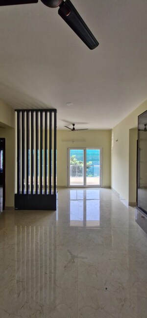 Room in 3 BHK Builder Floor at Kondapur – for Rent