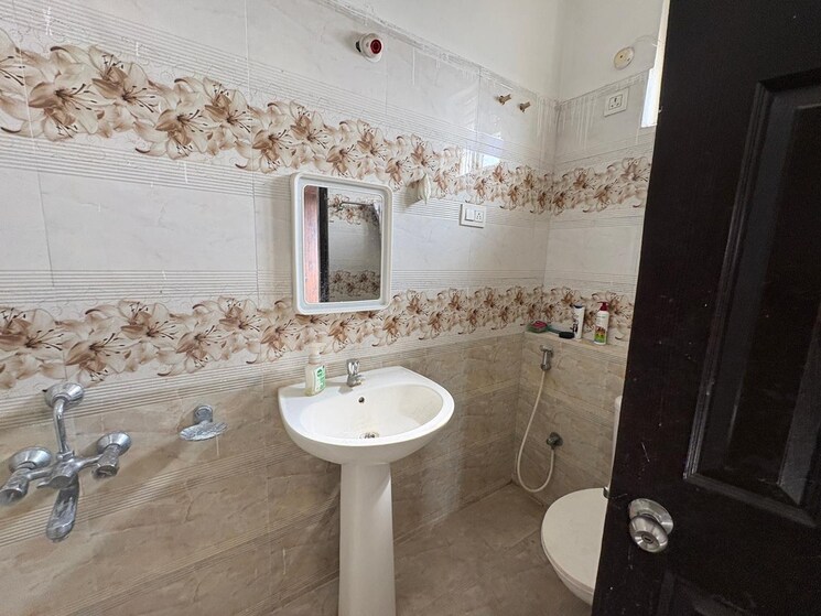 Bathroom, gachibowli 3 Bedroom 2000 Sq.Ft. Builder Floor In Gachibowli Hyderabad 9564590