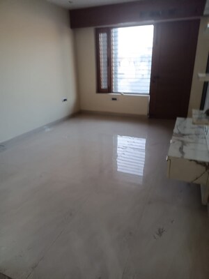 Room in 1 BHK Builder Floor at Sector 28 – for Rent
