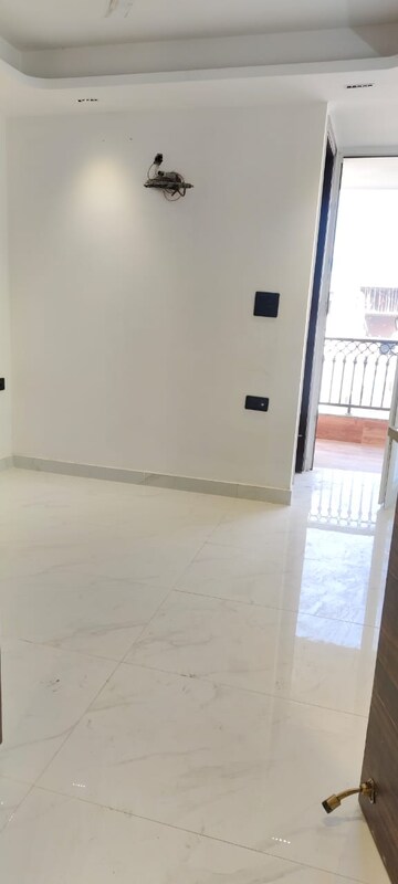 Room in 1 BHK Builder Floor at Saket – for Rent