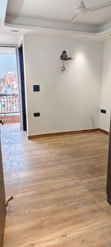 Room in 1 BHK Builder Floor at Saket – for Rent