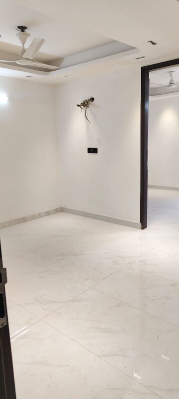 Room in 1 BHK Builder Floor at Saket – for Rent