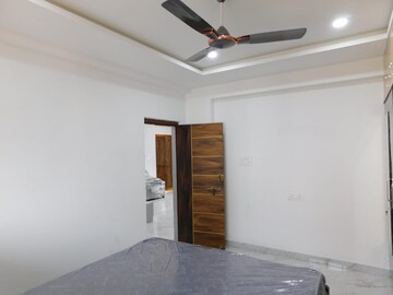 Room in 3 BHK Builder Floor at Kondapur – for Rent