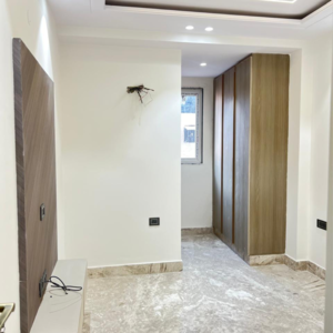 Room in 3 BHK Builder Floor at Shalimar Bagh BH West Block RWA, Shalimar Bagh – for Sale
