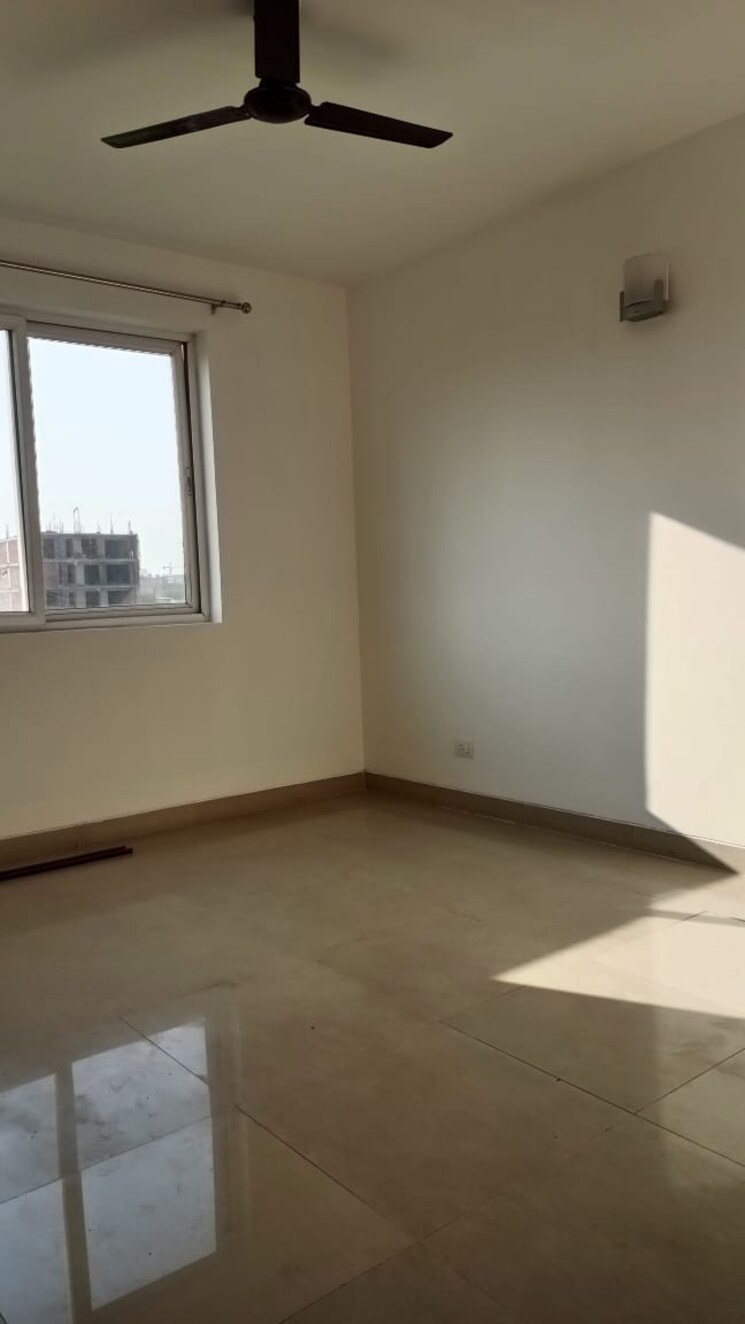 Room, emaar-emerald-estate 2 Bedroom 1020 Sq.Ft. Apartment In Sector 65 Gurgaon 9564662