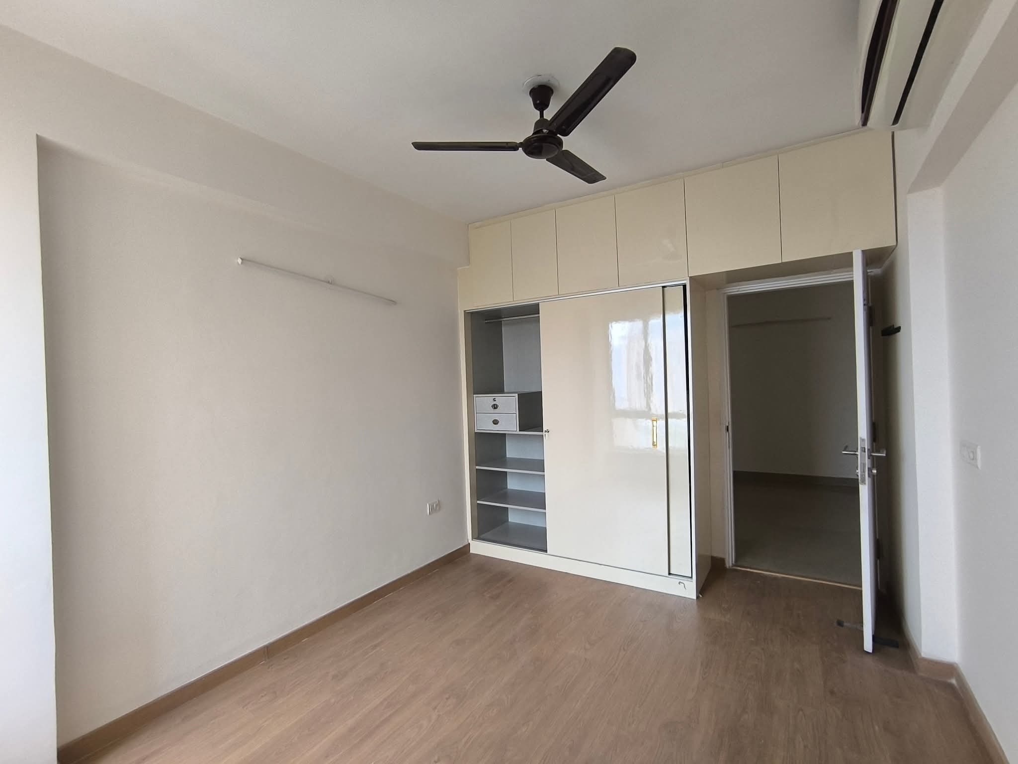 3.5 BHK + Servant Room Apartment For Sale in Emaar Palm Gardens