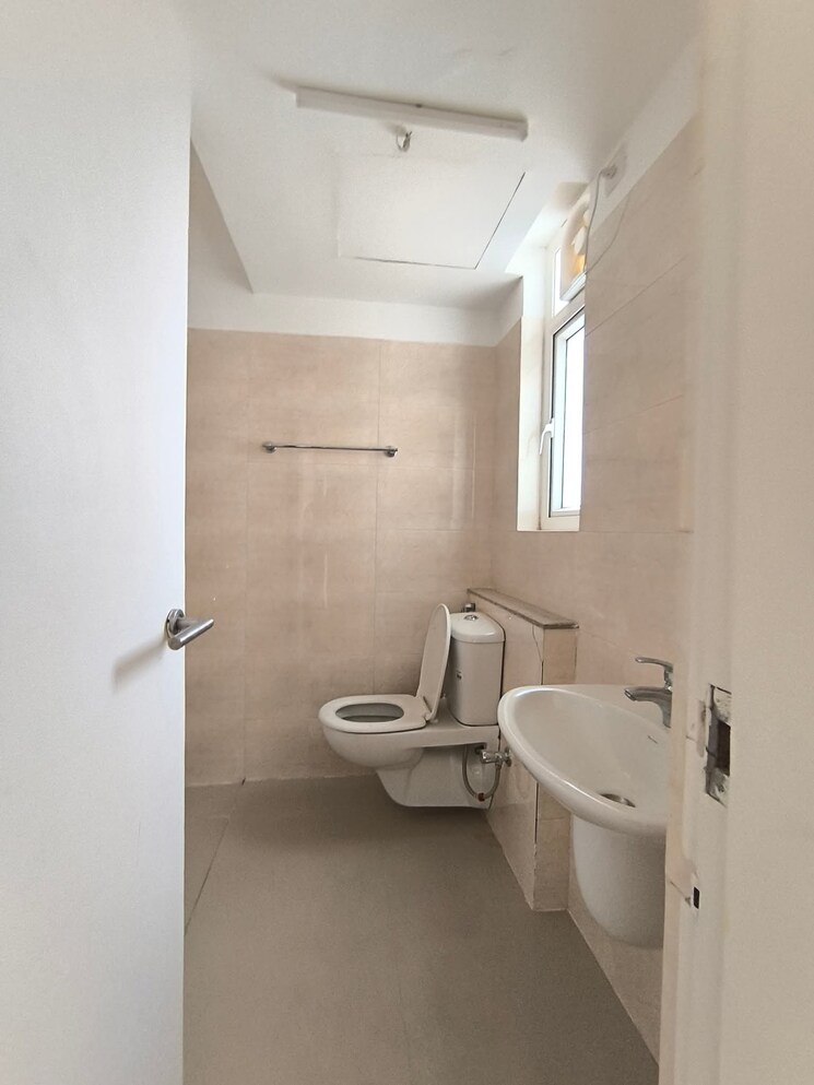Bathroom, emaar-palm-gardens 3.5 Bedroom 25750 Sq.Ft. Apartment In Sector 83 Gurgaon 9564680
