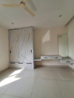 Room in 3 BHK Apartment at Kokapet – for Rent