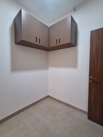 Room in 3 BHK Apartment at Kokapet – for Rent