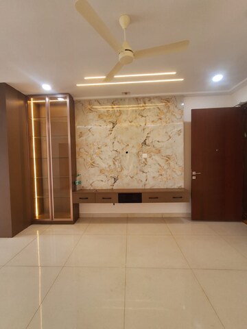 Room in 3 BHK Apartment at Kokapet – for Rent