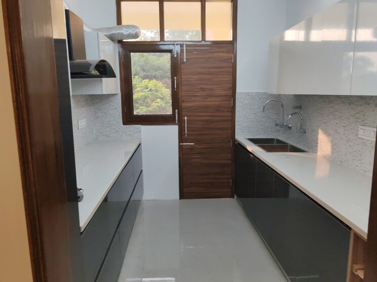 Kitchen, mrs-hi-greens 3 Bedroom 1900 Sq.Ft. Apartment In Kishanpura Zirakpur 9564694