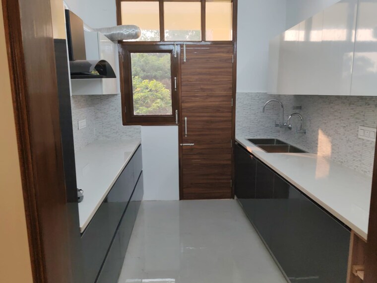 Kitchen, mrs-hi-greens 3 Bedroom 1900 Sq.Ft. Apartment In Kishanpura Zirakpur 9564694