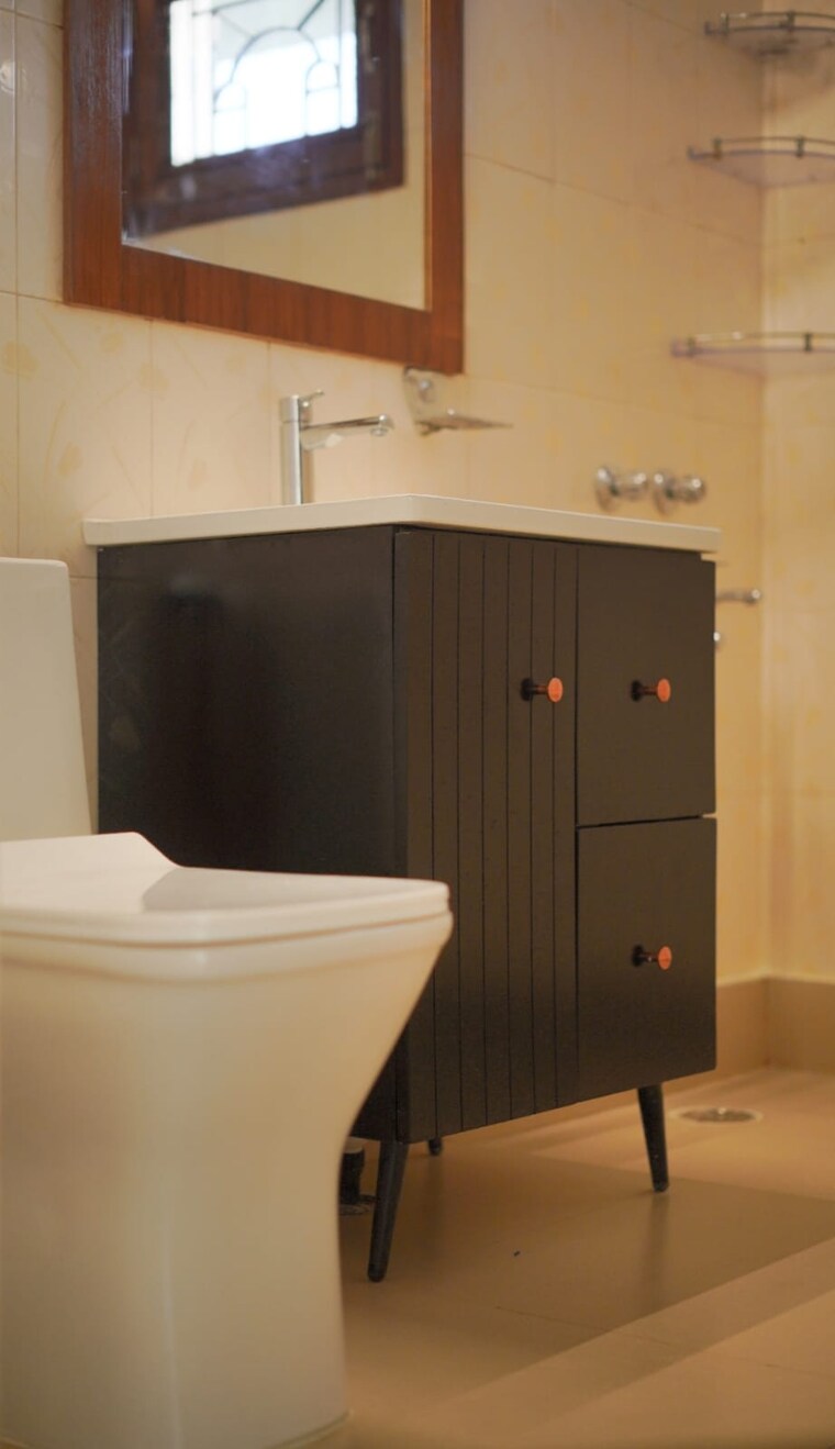 Bathroom, mrs-hi-greens 3 Bedroom 1900 Sq.Ft. Apartment In Kishanpura Zirakpur 9564694