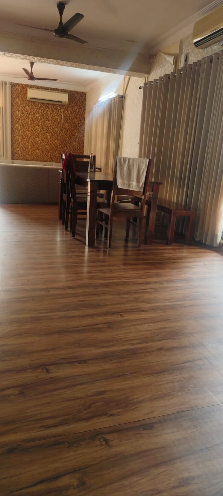 Gym, sainik farm 4 Bedroom 4500 Sq.Ft. Independent House In Sainik Farm Delhi 9564731