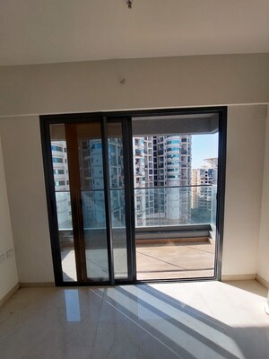 Room in 2 BHK Apartment at Hiranandani Highland, Powai – for Rent