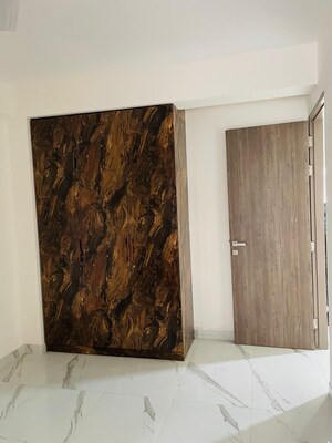 Room in 2.5 BHK Builder Floor at Smart World Gems, Sector 89 – for Rent