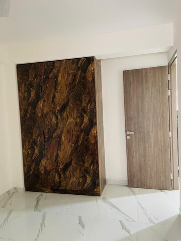 Room in 2.5 BHK Builder Floor at Smart World Gems, Sector 89 – for Rent