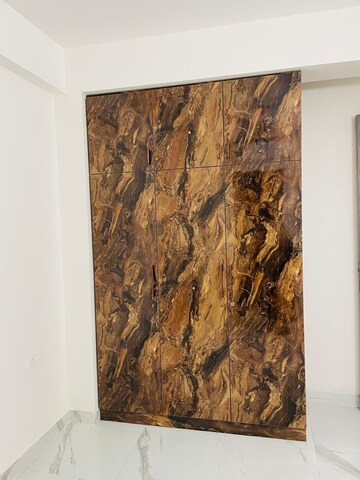 Room in 2.5 BHK Builder Floor at Smart World Gems, Sector 89 – for Rent