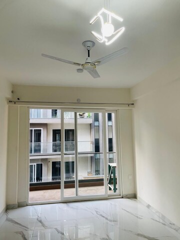 Room in 2.5 BHK Builder Floor at Smart World Gems, Sector 89 – for Rent