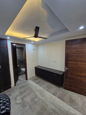 Bedroom in 2 BHK Builder Floor at Bhogal – for Rent