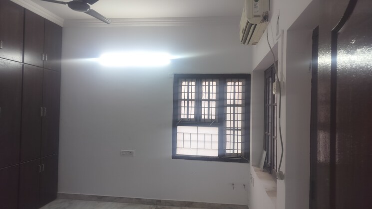 Room, jubilee hills Commercial Office Space 2300 Sq.Ft. In Jubilee Hills Hyderabad 9564773