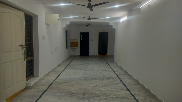 Room, jubilee hills Commercial Office Space 2300 Sq.Ft. In Jubilee Hills Hyderabad 9564773