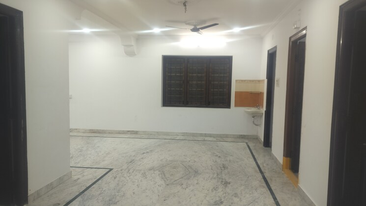 Room, jubilee hills Commercial Office Space 2300 Sq.Ft. In Jubilee Hills Hyderabad 9564773