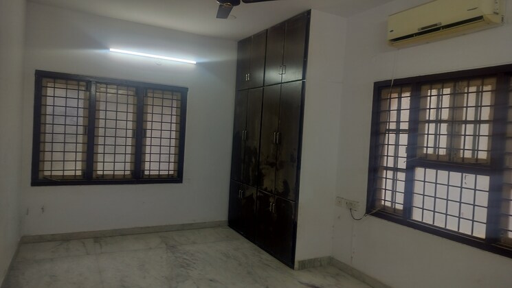 Room, jubilee hills Commercial Office Space 2300 Sq.Ft. In Jubilee Hills Hyderabad 9564773