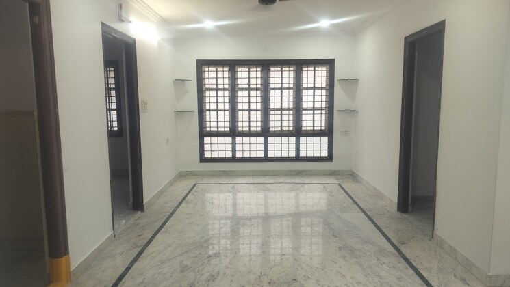 Room, jubilee hills Commercial Office Space 2300 Sq.Ft. In Jubilee Hills Hyderabad 9564773