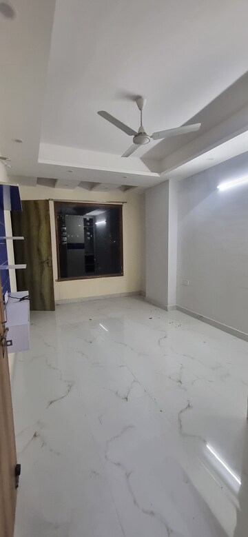 Furnished Amenities in 3 BHK Builder Floor at New Palam Vihar 3, Sector 111 – for Rent