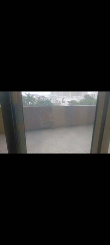 Room in 2.5 BHK Apartment at Sun Atmosphere, Shela – for Rent