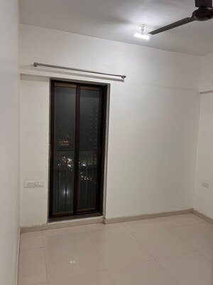 Room in 2.5 BHK Apartment at Parinee Essence, Kandivali West – for Rent