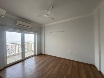 Room in 3.5 BHK Apartment at Central Park Flower Valley Aqua Front Towers, Sohna Sector 33 – for Rent