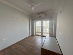 3.5 BHK Apartment For Rent in Central Park Flower Valley Aqua Front Towers, Sohna Sector 33