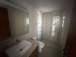 Bathroom in 3.5 BHK Apartment at Central Park Flower Valley Aqua Front Towers, Sohna Sector 33 – for Rent