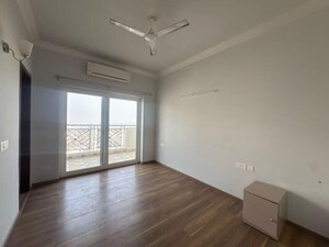 Room in 3.5 BHK Apartment at Central Park Flower Valley Aqua Front Towers, Sohna Sector 33 – for Rent