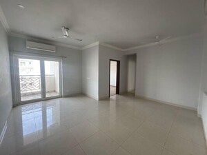 Room in 3.5 BHK Apartment at Central Park Flower Valley Aqua Front Towers, Sohna Sector 33 – for Rent