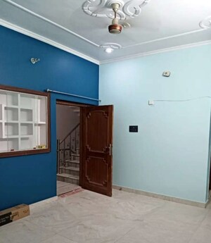 Room in 2 BHK Apartment at Hazratganj – for Rent